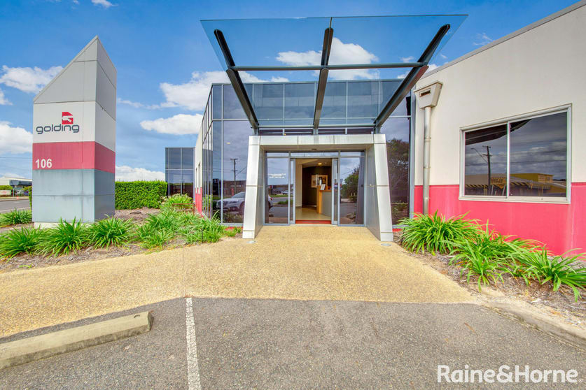 Click to view all images 106 Hanson Road Gladstone Central QLD 4680 - Image 1
