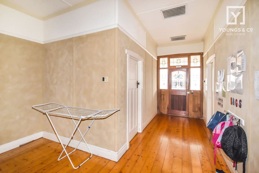 Click to view all images Unit 1/29 Wyndham St Shepparton VIC 3630 - Image 2
