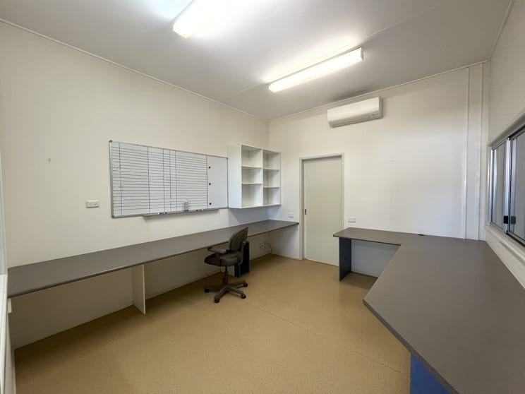 Click to view all images 2/95 Duchess Rd Mount Isa QLD 4825 - Image 2