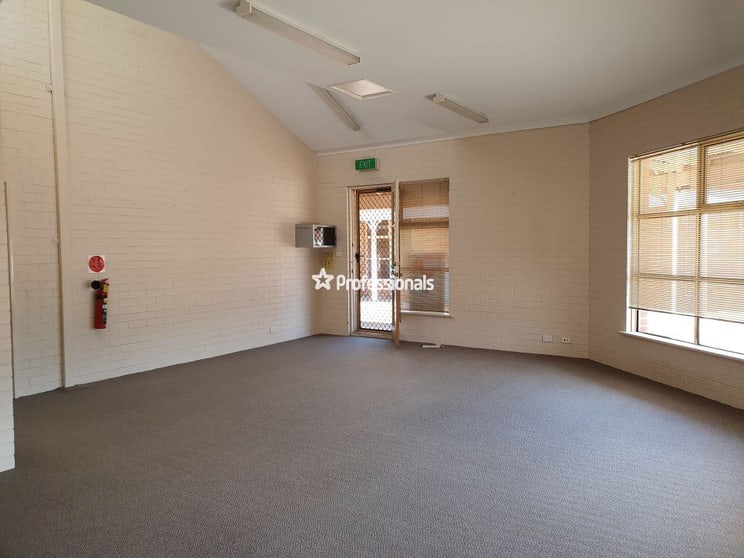 Click to view all images 2B/113 Dempster Street Esperance WA 6450 - Image 2
