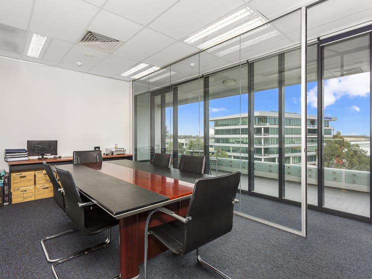 Click to view all images 3.06/33 Lexington Drive Bella Vista NSW 2153 - Image 2