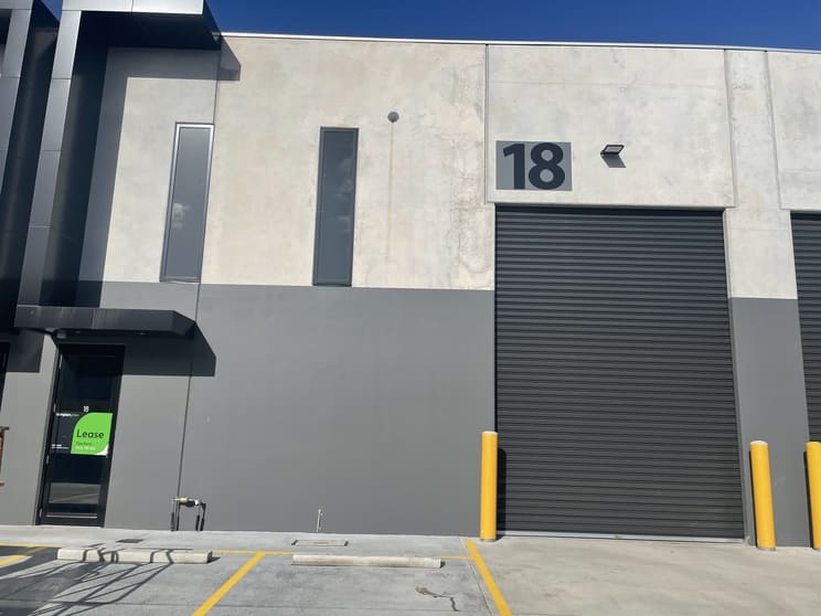 Click to view all images 18/46-48 Aylesbury Drive Altona VIC 3018 - Image 2