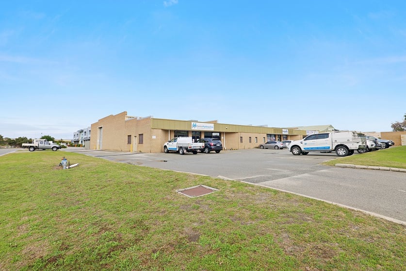 Click to view all images 4/43 Felspar Street Welshpool WA 6106 - Image 1