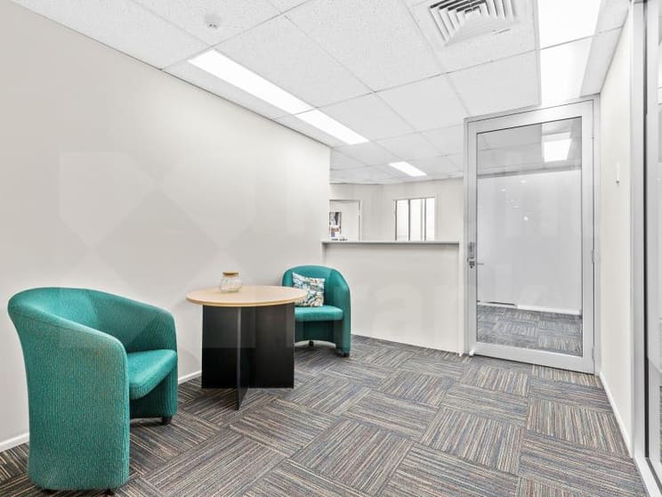 Click to view all images Level 2 Suite B/130 Victoria Parade Rockhampton City QLD 4700 - Image 2