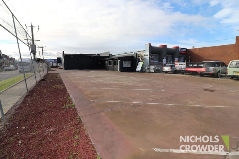 Click to view all images 18 Tooyal Street Frankston VIC 3199 - Image 2