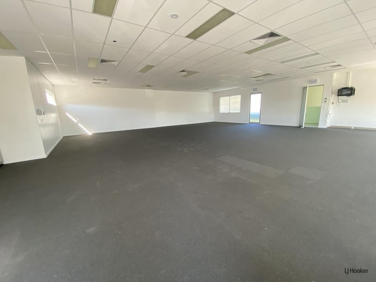 Click to view all images 4/40 Palm Beach Avenue Palm Beach QLD 4221 - Image 1