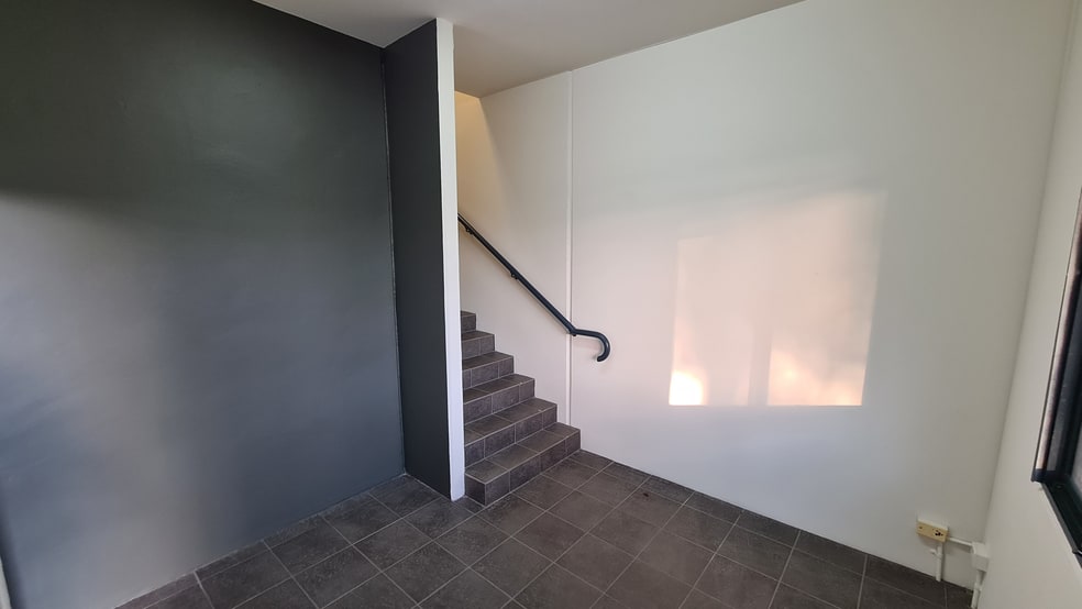 Click to view all images 6/178 Planet Street Carlisle WA 6101 - Image 3