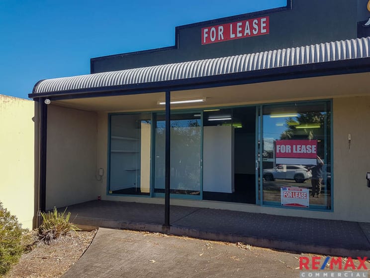 Click to view all images 65 Crescent Ave Hope Island QLD 4212 - Image 2