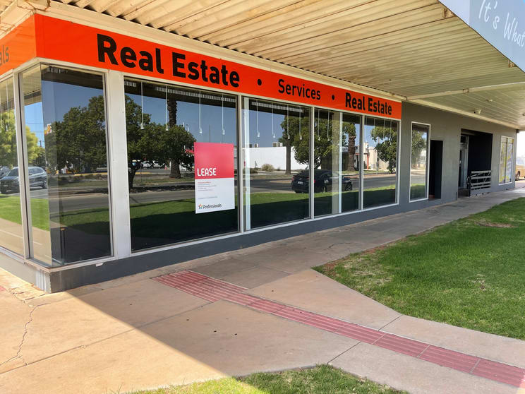 Click to view all images 107 Eighth Street Mildura VIC 3500 - Image 3