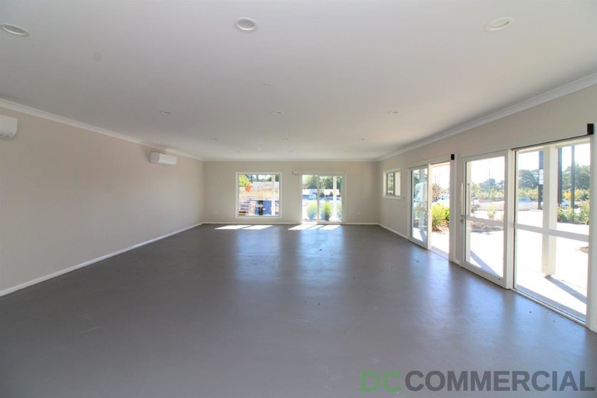Click to view all images 2/10481 New England Highway Highfields QLD 4352 - Image 2
