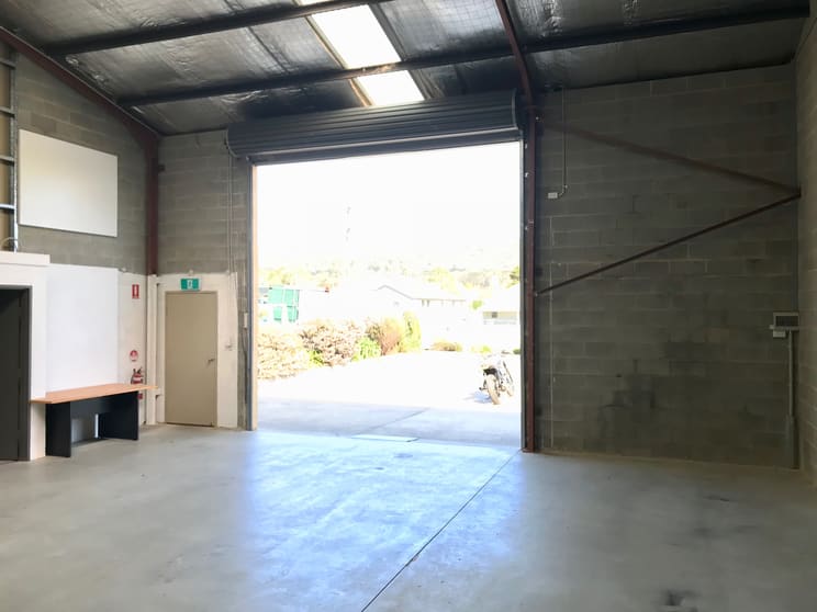 Click to view all images 2/17A Lyell Street Mittagong NSW 2575 - Image 2