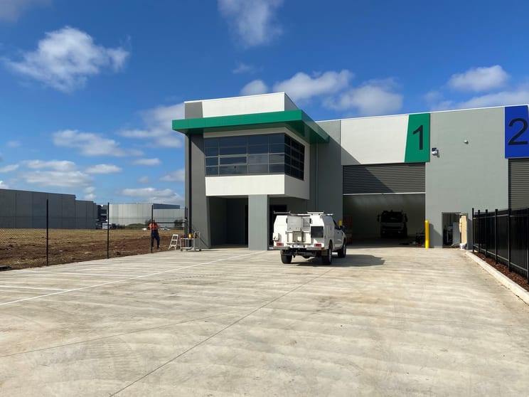 Click to view all images 1, 2, 4 & 5/25 Infinity Drive Truganina VIC 3029 - Image 1