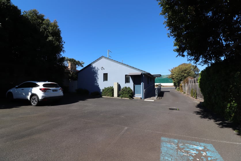 Click to view all images 31 Mcmahons Road Frankston VIC 3199 - Image 2