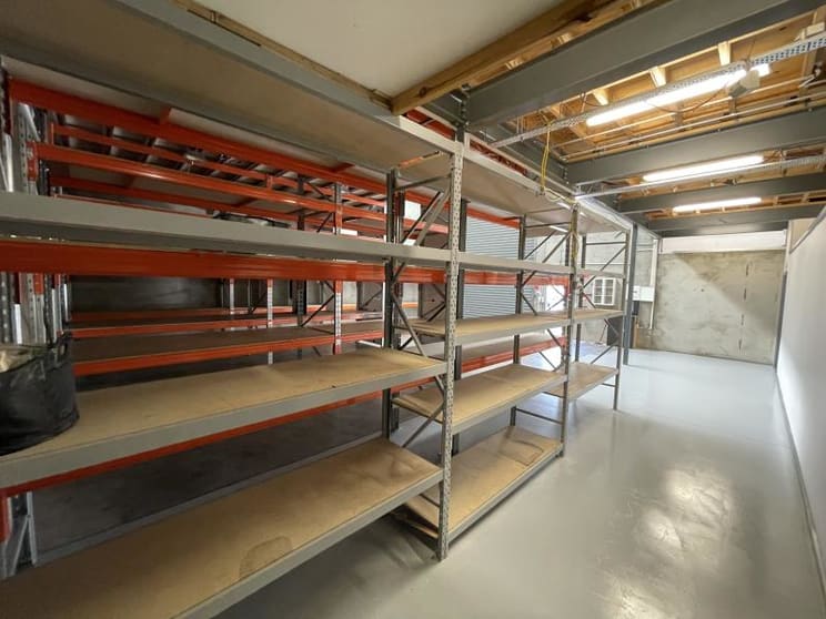 Click to view all images 3 - 173 Salmon Street Port Melbourne VIC 3207 - Image 3
