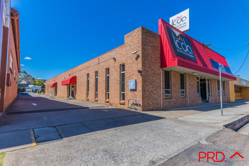 Click to view all images 2/172 Peel Street Tamworth NSW 2340 - Image 2