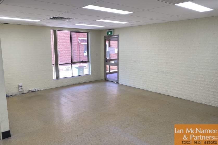 Click to view all images 2/30 Lowe Street Queanbeyan NSW 2620 - Image 2