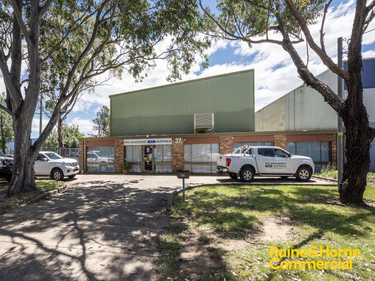 Click to view all images 37 Liverpool Street Ingleburn NSW 2565 - Image 3