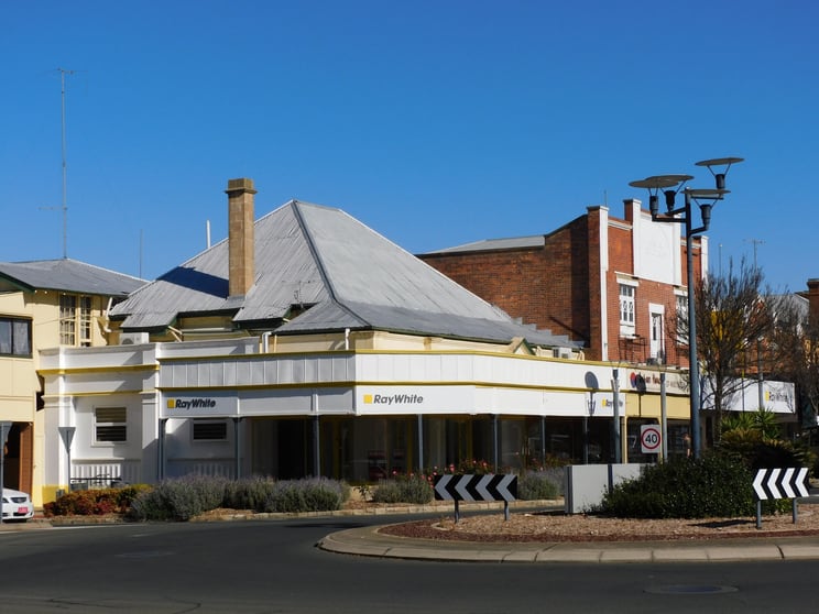 Click to view all images Warwick QLD 4370 - Image 2