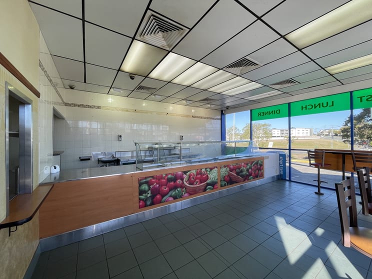 Click to view all images 2/73 Main Street Beenleigh QLD 4207 - Image 2