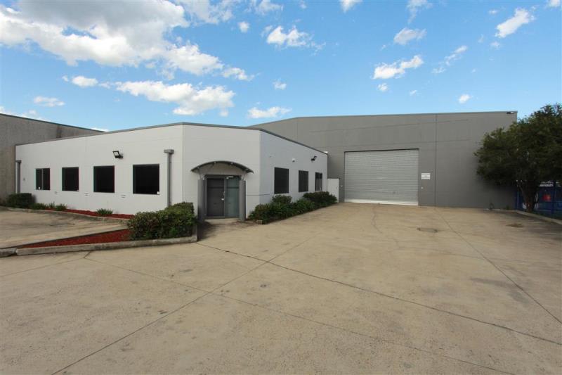 Click to view all images 4 Cary Grove Minto NSW 2566 - Image 1