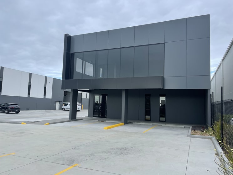 Click to view all images 1/46 Aylesbury Drive Altona VIC 3018 - Image 3