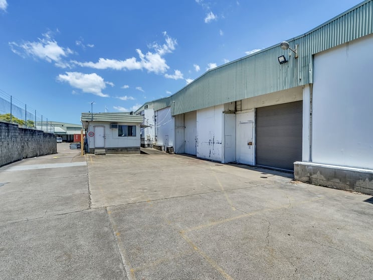 Click to view all images 33 Queensport Road Murarrie QLD 4172 - Image 1