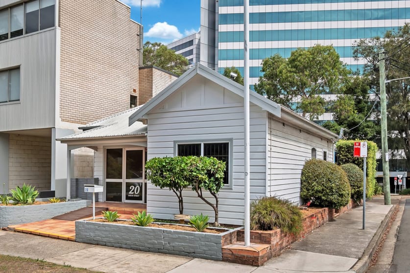 Click to view all images 20 Sarah Street Mascot NSW 2020 - Image 1