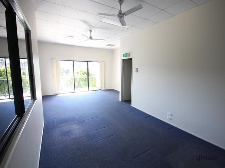 Click to view all images 4/1 Crown Court Varsity Lakes QLD 4227 - Image 2