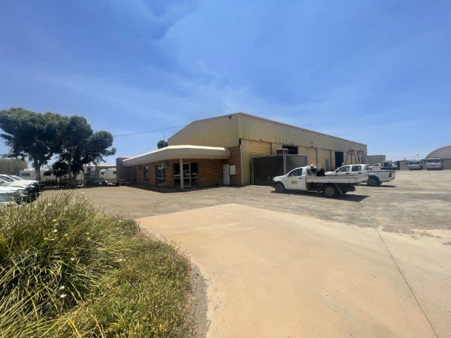 Click to view all images 19 Hunter Street West Kalgoorlie WA 6430 - Image 2