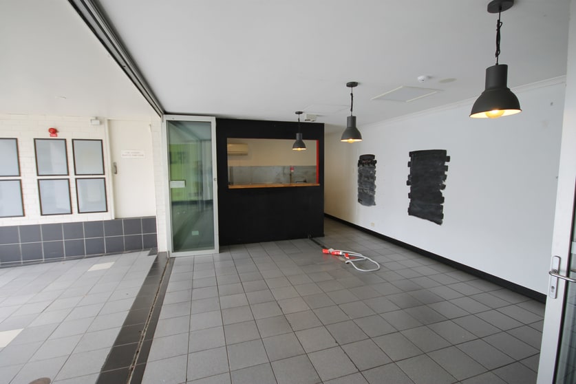 Click to view all images 1A & 1B/182 Bay Terrace Wynnum QLD 4178 - Image 2