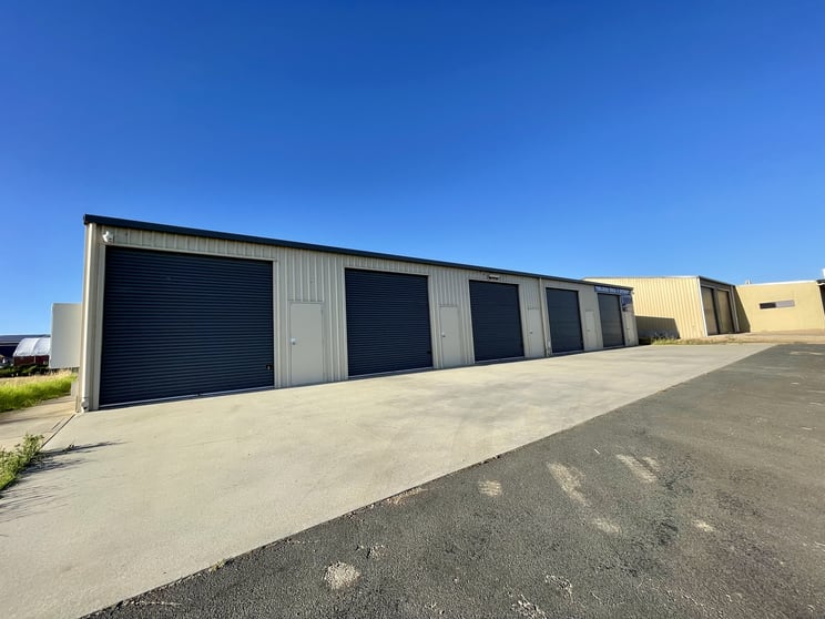Click to view all images 2/6 Campbells Drive Bairnsdale VIC 3875 - Image 1