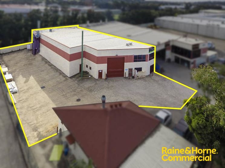 Click to view all images Unit 2/18 Stennett Road Ingleburn NSW 2565 - Image 1