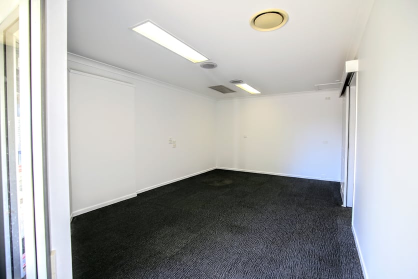 Click to view all images 180 Napper Road Parkwood QLD 4214 - Image 2