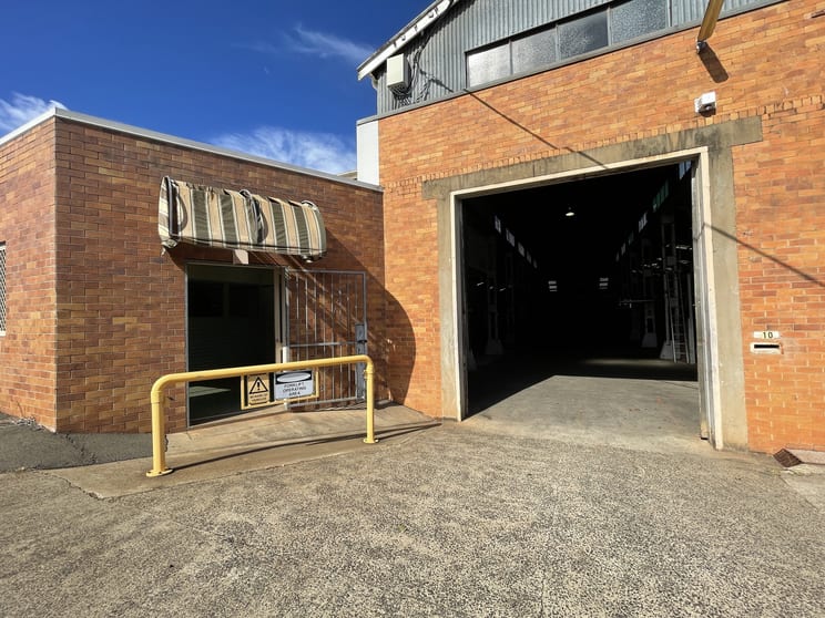 Click to view all images 10 Laurel Street Toowoomba QLD 4350 - Image 2