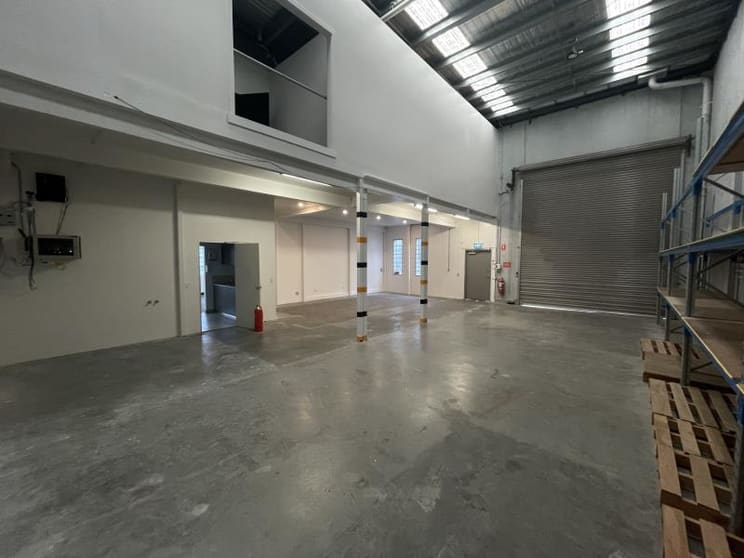 Click to view all images Unit 12/12-41 Sabre Drive Port Melbourne VIC 3207 - Image 2
