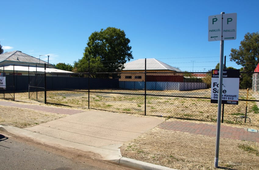 Click to view all images 18 Quintin Street Roma QLD 4455 - Image 2