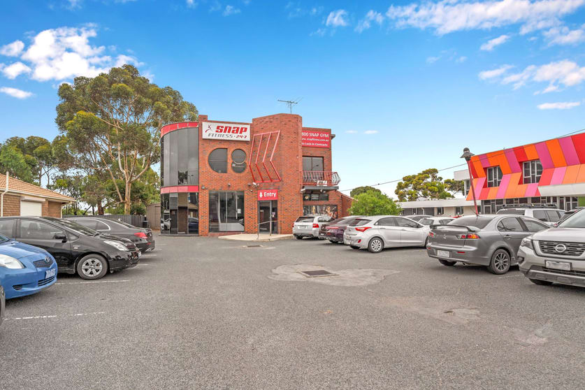 Click to view all images 257 Heaths Road Werribee VIC 3030 - Image 2