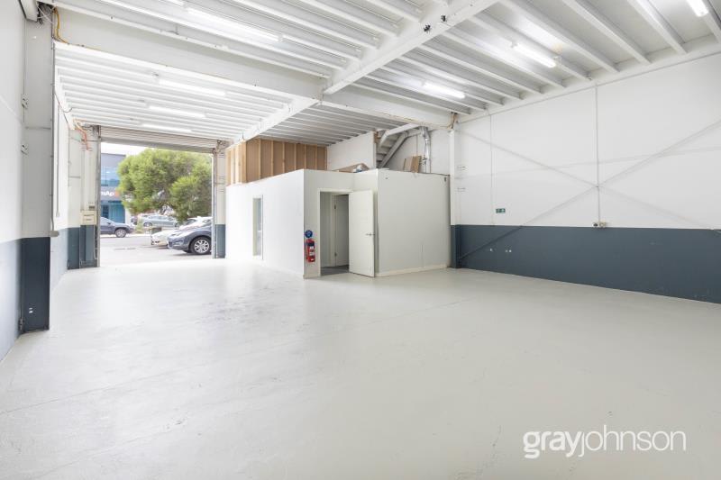 Click to view all images Unit 2, 26 Earsdon Street Yarraville VIC 3013 - Image 2