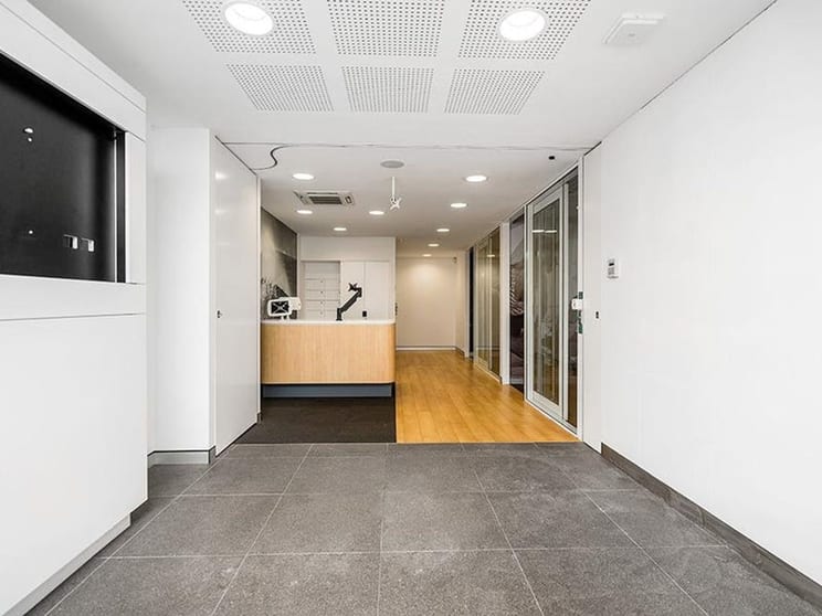 Click to view all images 2/93 Jonson Street Byron Bay NSW 2481 - Image 3