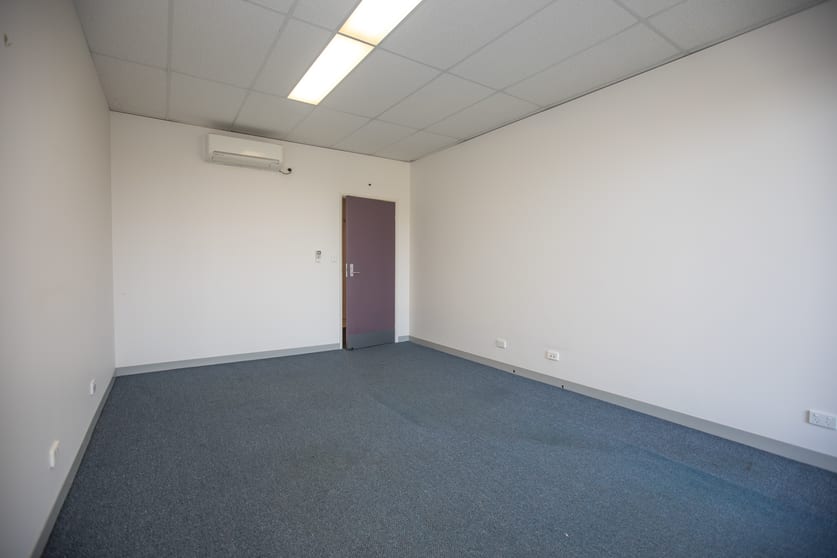Click to view all images 5/1 Clifton Drive Bacchus Marsh VIC 3340 - Image 3