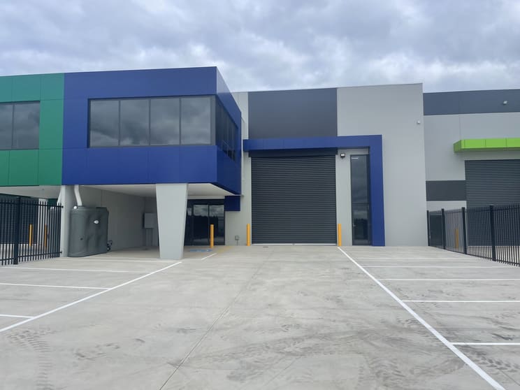 Click to view all images 2/35 Apex Drive Truganina VIC 3029 - Image 2