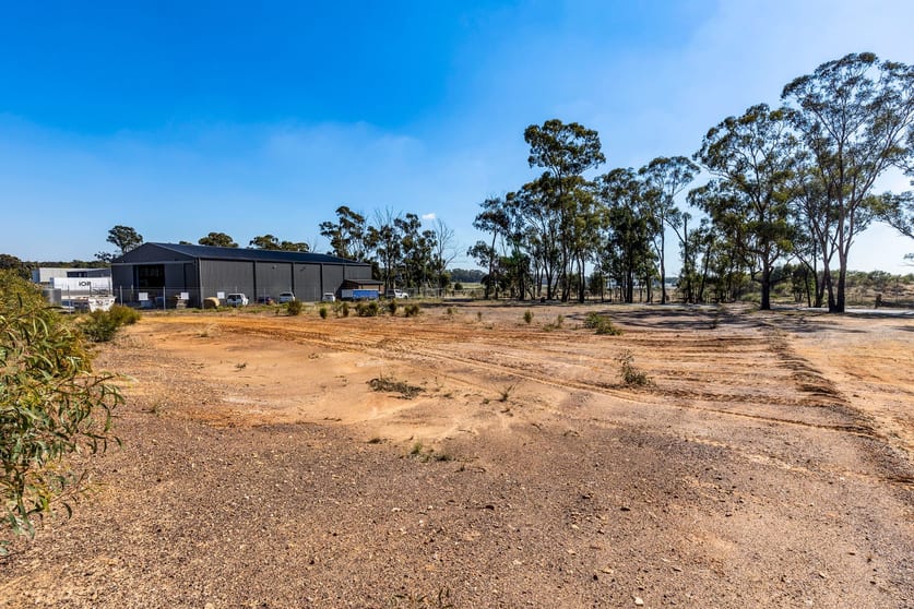 Click to view all images 82 Victa Road East Bendigo VIC 3550 - Image 3