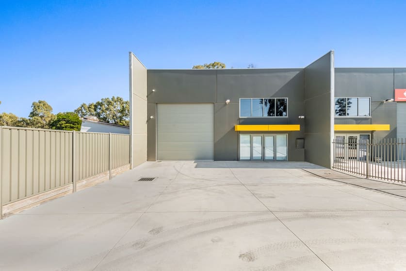 Click to view all images 19 McDowalls Road East Bendigo VIC 3550 - Image 1