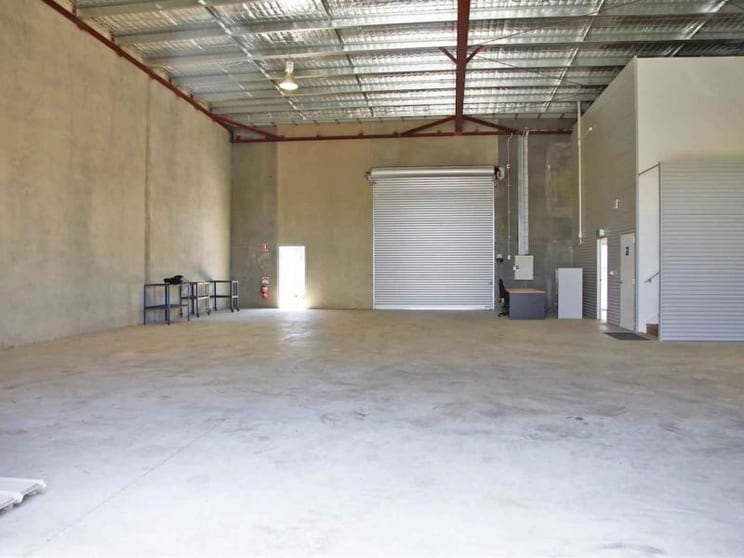Click to view all images 31 Sixth Street Wingfield SA 5013 - Image 2