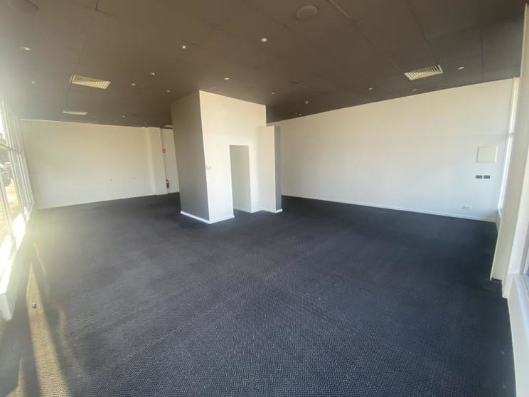 Click to view all images Unit 1/10 Maryborough Street Fyshwick ACT 2609 - Image 3
