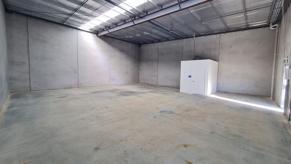 Click to view all images 13/10 Builders Close Wendouree VIC 3355 - Image 3