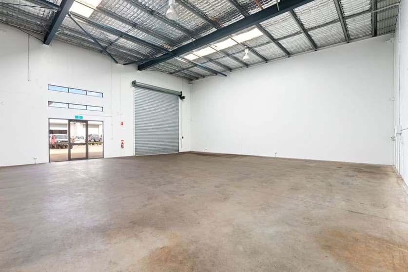 Click to view all images 5/4 Victory East St Urangan QLD 4655 - Image 3