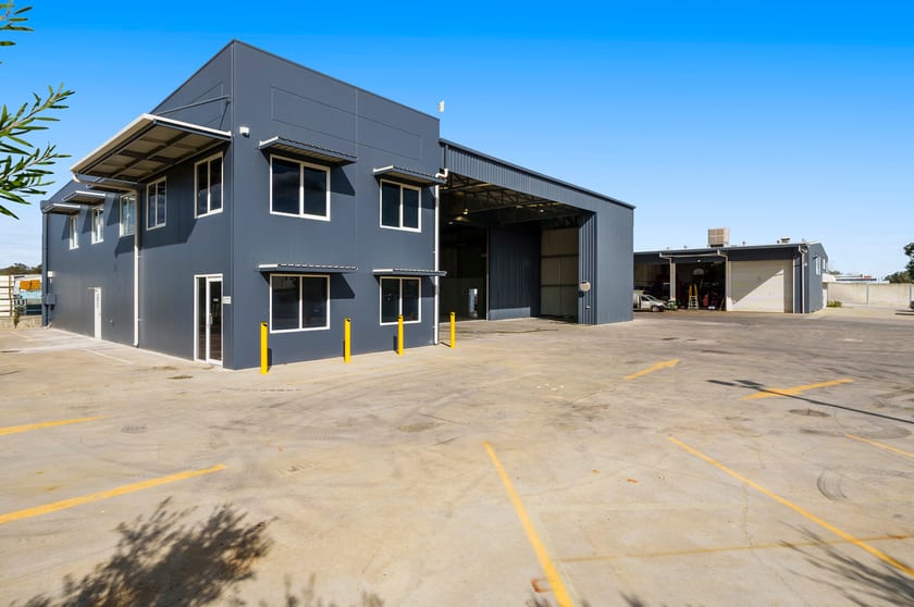Click to view all images 13 Wildfire Road Maddington WA 6109 - Image 2