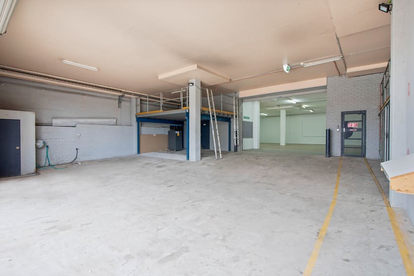 Click to view all images 30 Garema Circuit Kingsgrove NSW 2208 - Image 3