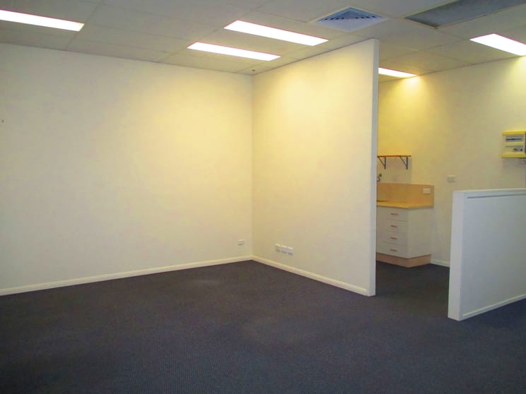 Click to view all images 268 Mulgrave Road Westcourt QLD 4870 - Image 2
